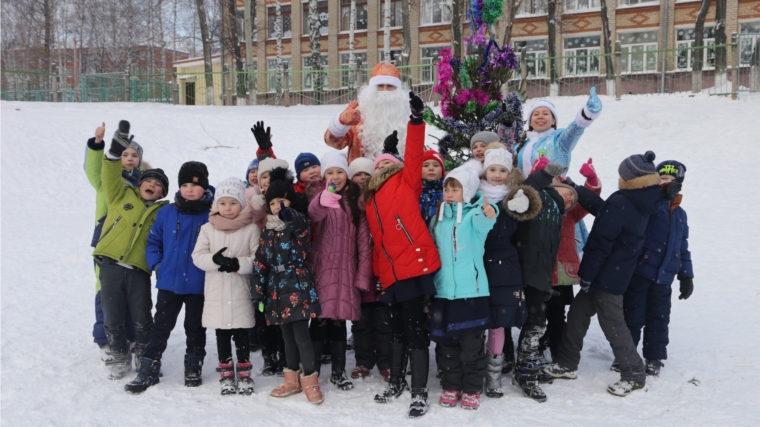 Более 200 детей собрал новогодний праздник, организованный депутатом Госсовета Чувашии Андреем Александровым