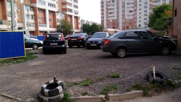В Московском районе проведен рейд по демонтажу блокирующих устройств с гостевых парковок