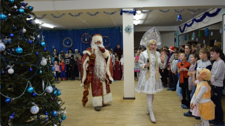 В Московском районе прошло новогоднее представление для детей-сирот и детей, оставшихся без попечения родителей