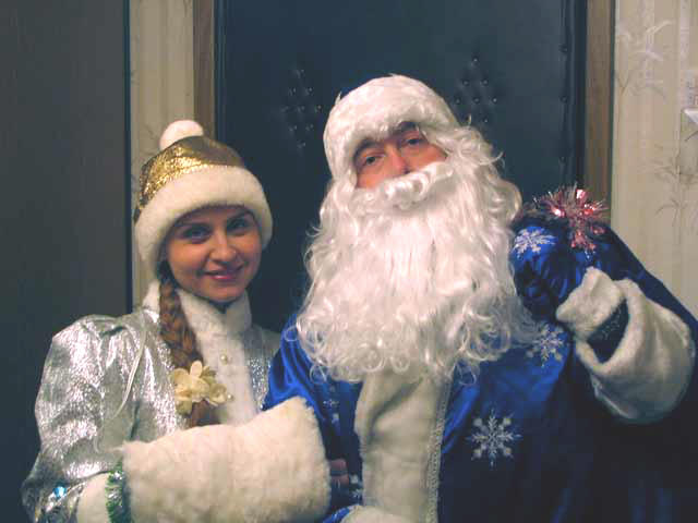 Дед Мороз со Снегурочкой подарят детям счастье, хорошее настроение и подарки