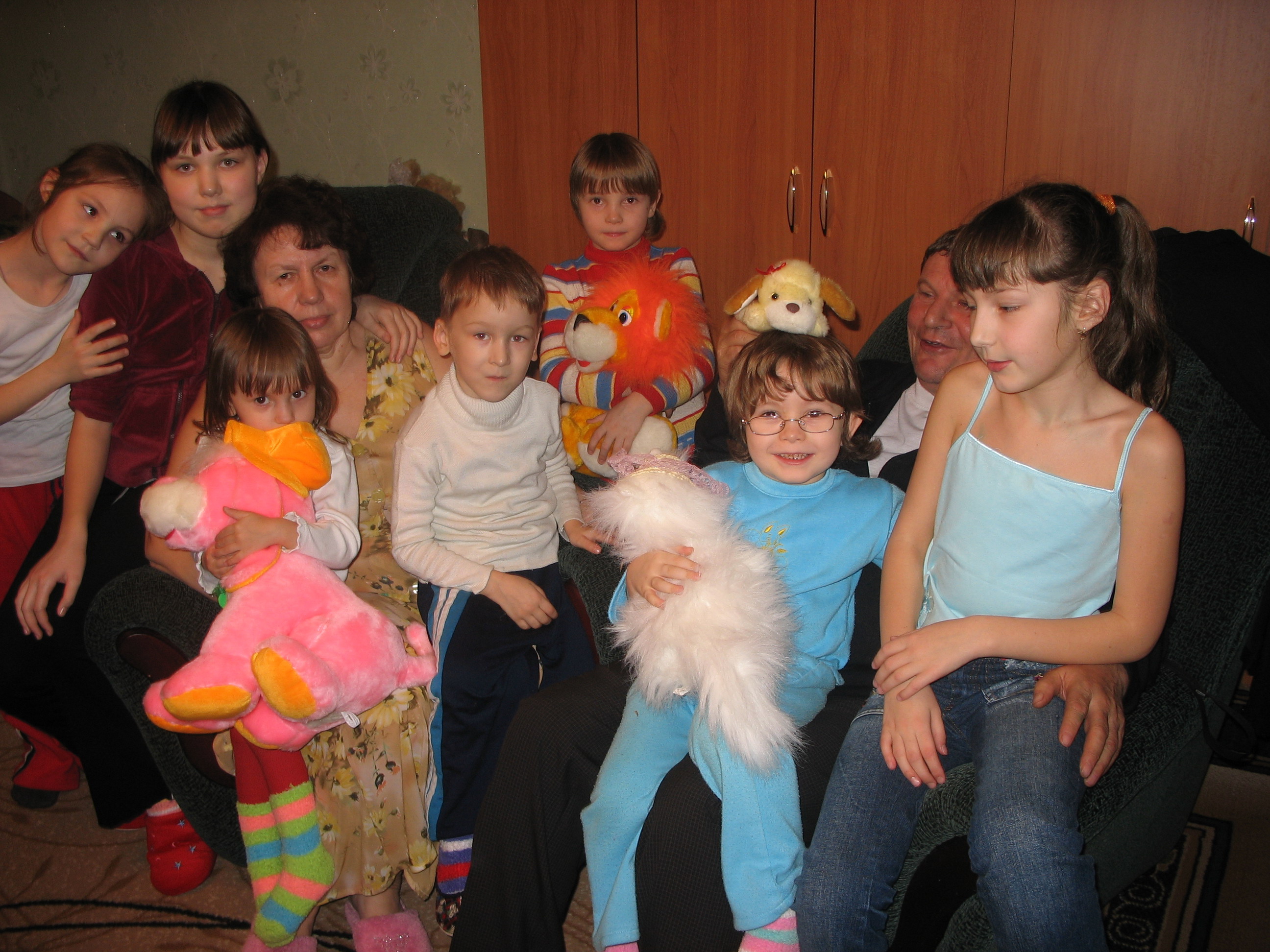 11:25 Комиссия Росздравнадзора побывала в гостях у приемной семьи Суворовых
