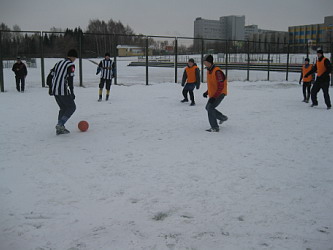 Зимний турнир по мини-футболу: завершаются предварительные игры среди школьников