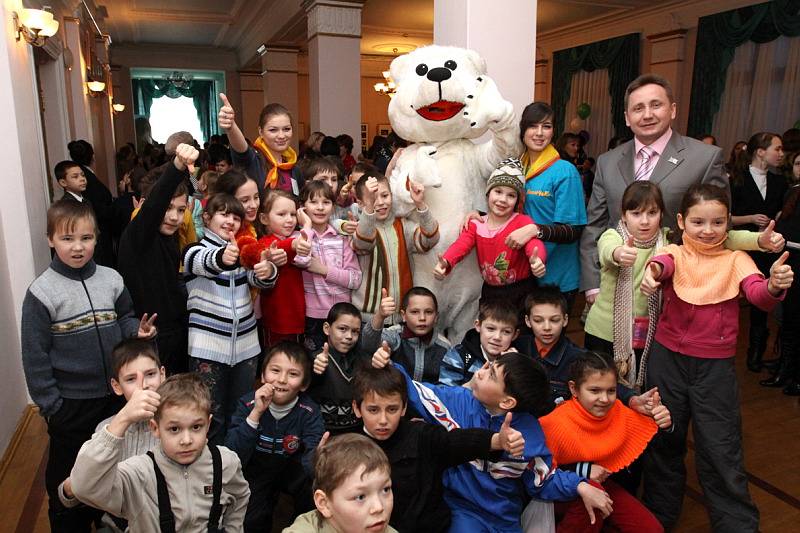 Уполномоченный по правам ребенка в Чувашской Республике подарил детям  спектакль «Тайны Снеговика»