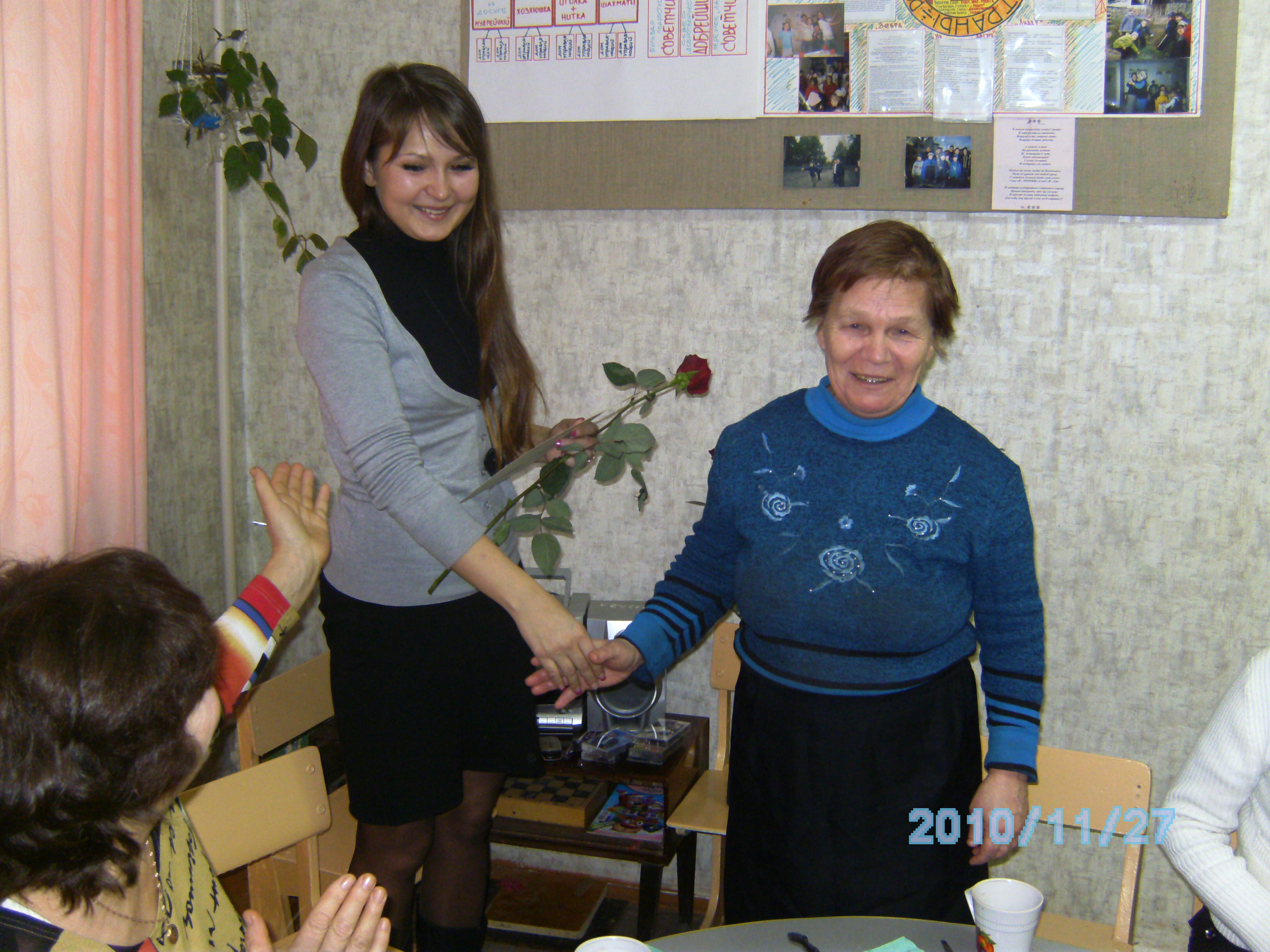 Депутат Чебоксарского городского Собрания Леонид Леонтьев поздравил многодетных женщин с Днем матери