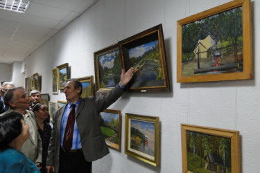 15:22 В преддверии Дня Победы в Чебоксарском кооперативном институте открылась персональная вставка Алексея Бруева