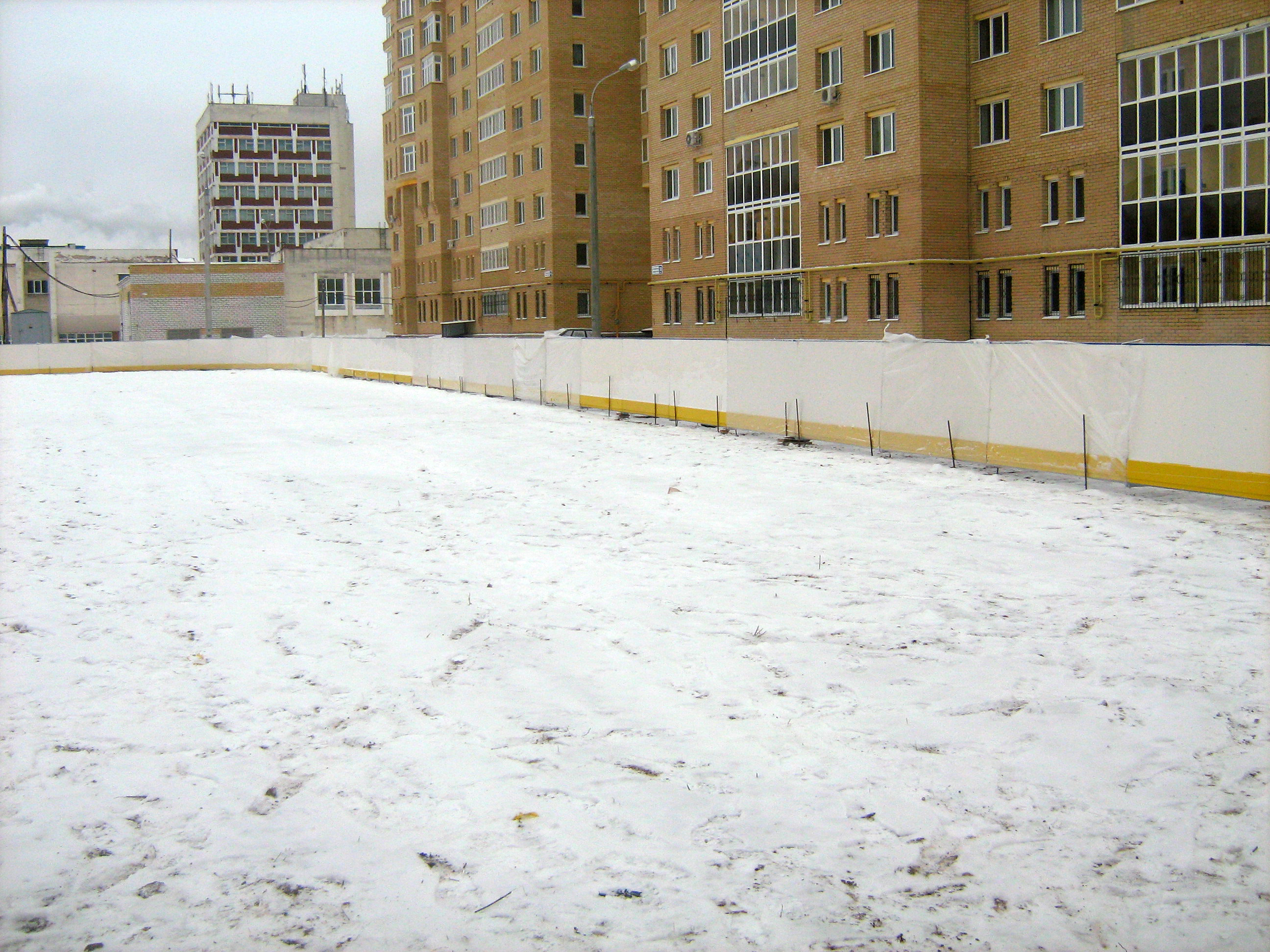 14:26 К новому спортивному сезону в Московском районе г.Чебоксары строится современная хоккейная площадка