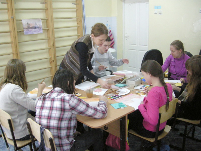 В рамках празднования Международного дня толерантности преподаватели «Чебоксарской детской художественной школы искусств» провели мастер-классы по живописи и лепке