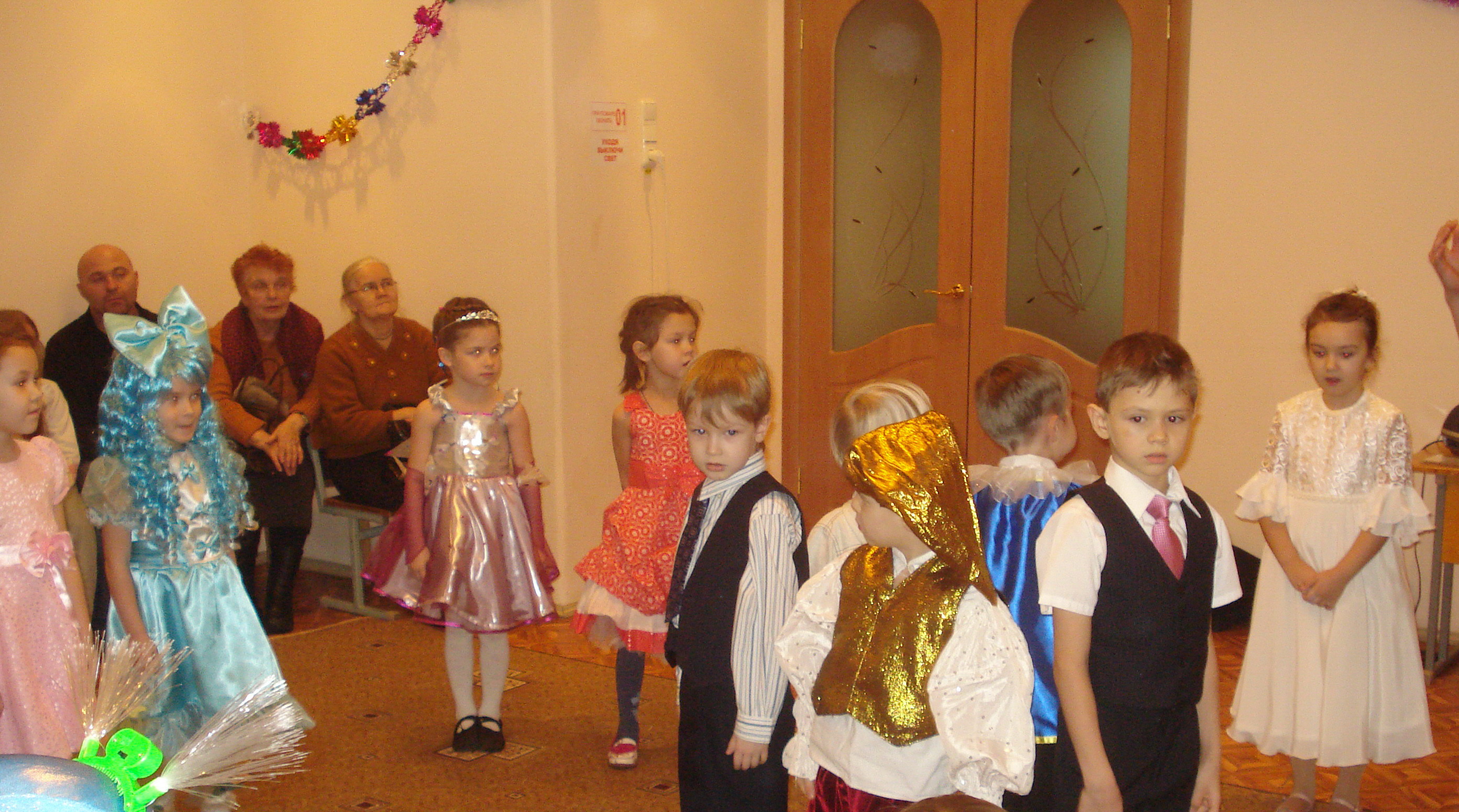 В Чебоксарской детской музыкальной школе № 4 им. Ходяшевых поставили новогоднюю сказку для самых маленьких