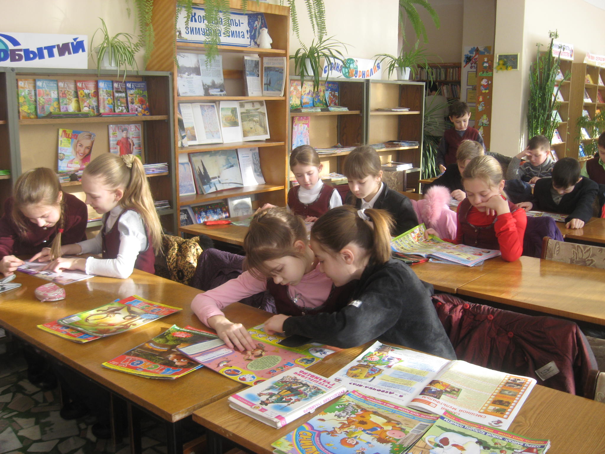 Юных читателей Центр семейного чтения им. В. Чапаева знакомит с детскими периодическими изданиями