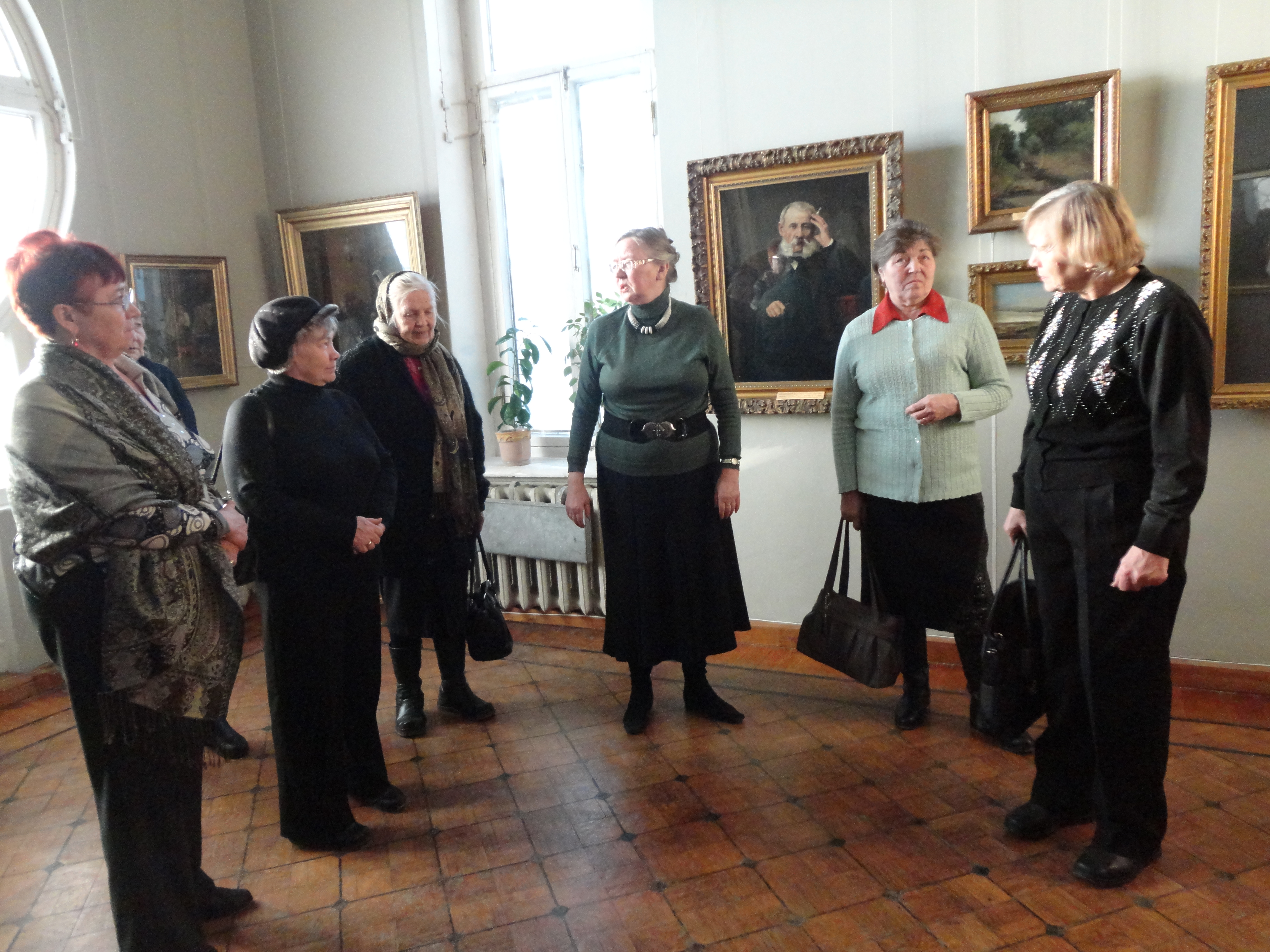 11:58 Пожилым гражданам к Новому году подарили возможность посетить Чувашский государственный художественный музей