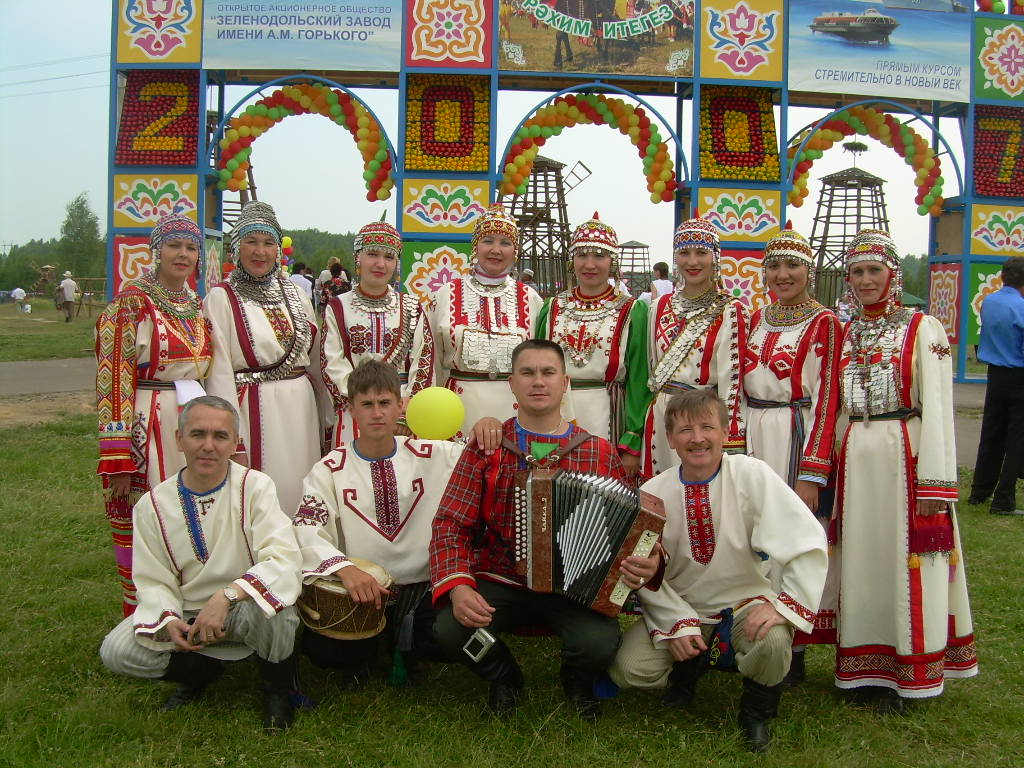 В ДК «Салют» выступит народный фольклорный ансамбль «Уяв»
