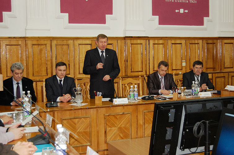 В ЧГУ им И.Н. Ульянова провели заседание Ученого совета, посвященное 45-летию со дня образования вуза и подведению итогов 2012 года