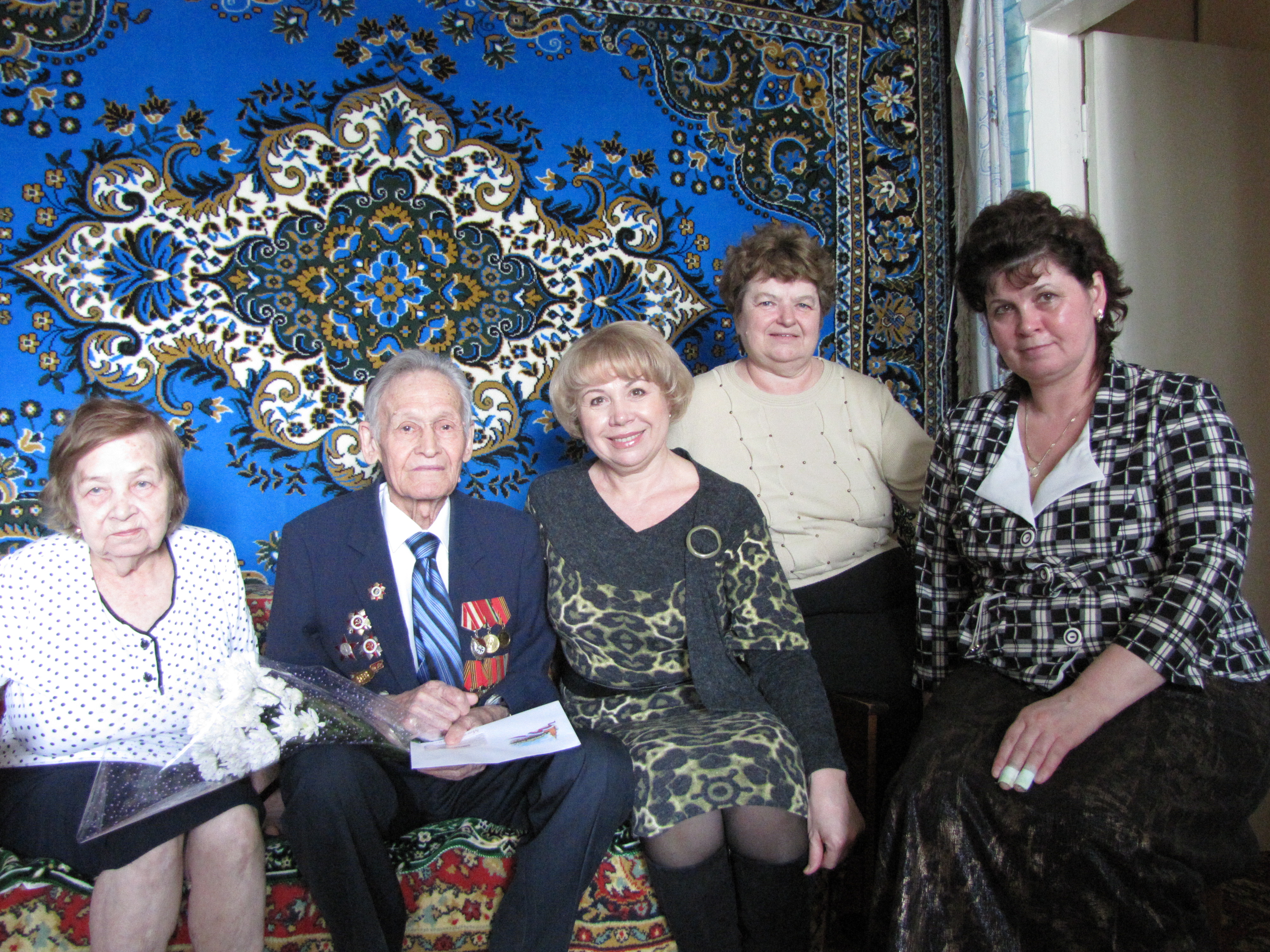 В Московском районе г.Чебоксары поздравили с 90-летием участника Великой Отечественной войны Александра Ивановича Иванова