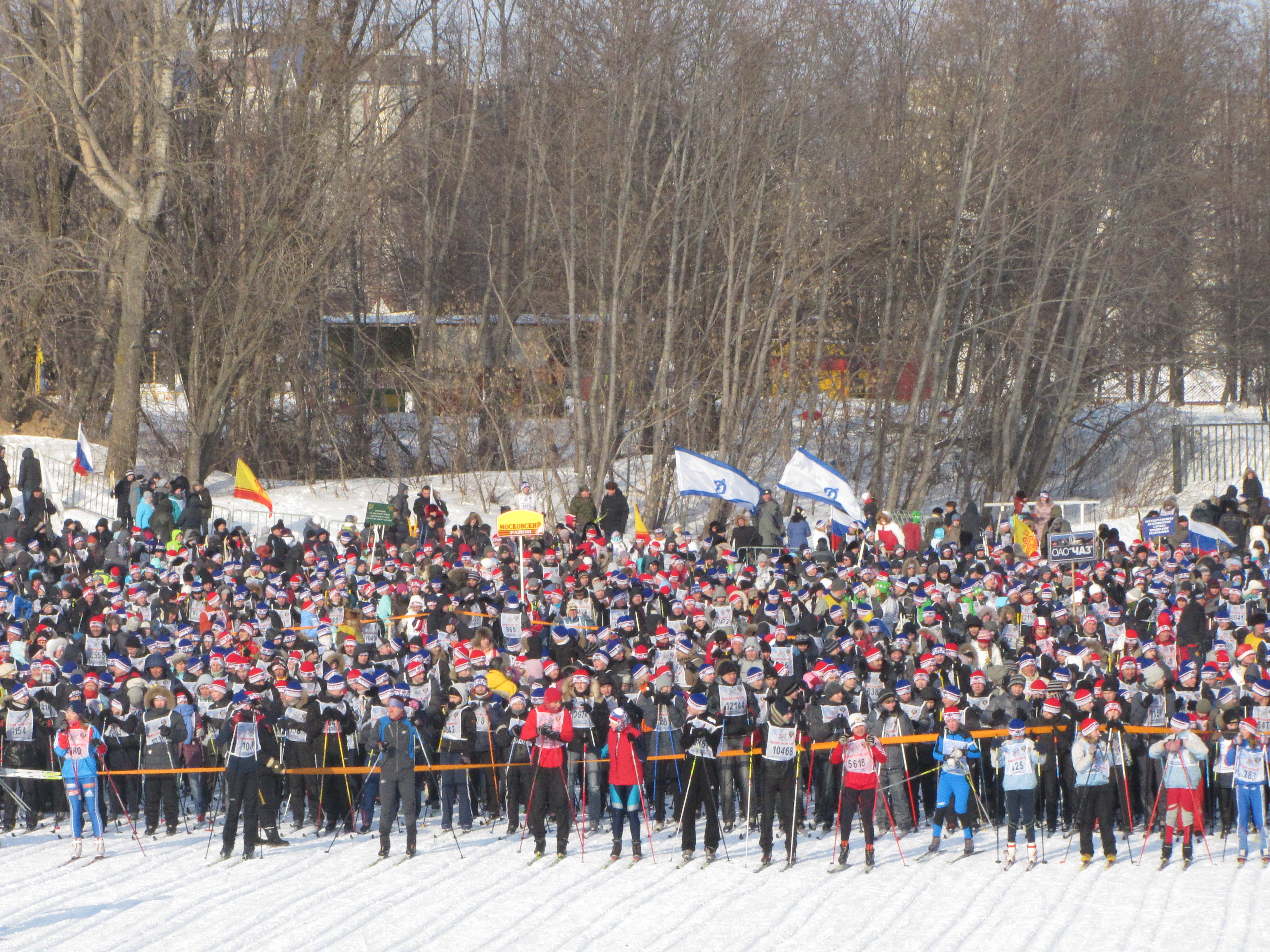 08:45 Всероссийская массовая лыжная гонка «Лыжня России»: и стар, и млад спешат на старт